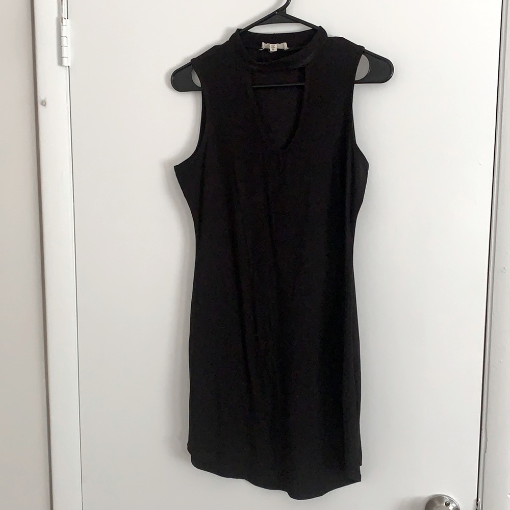 Cute black dress, v-neckline